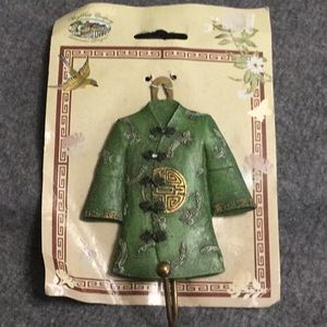 Adorable Resin Far East Hanger